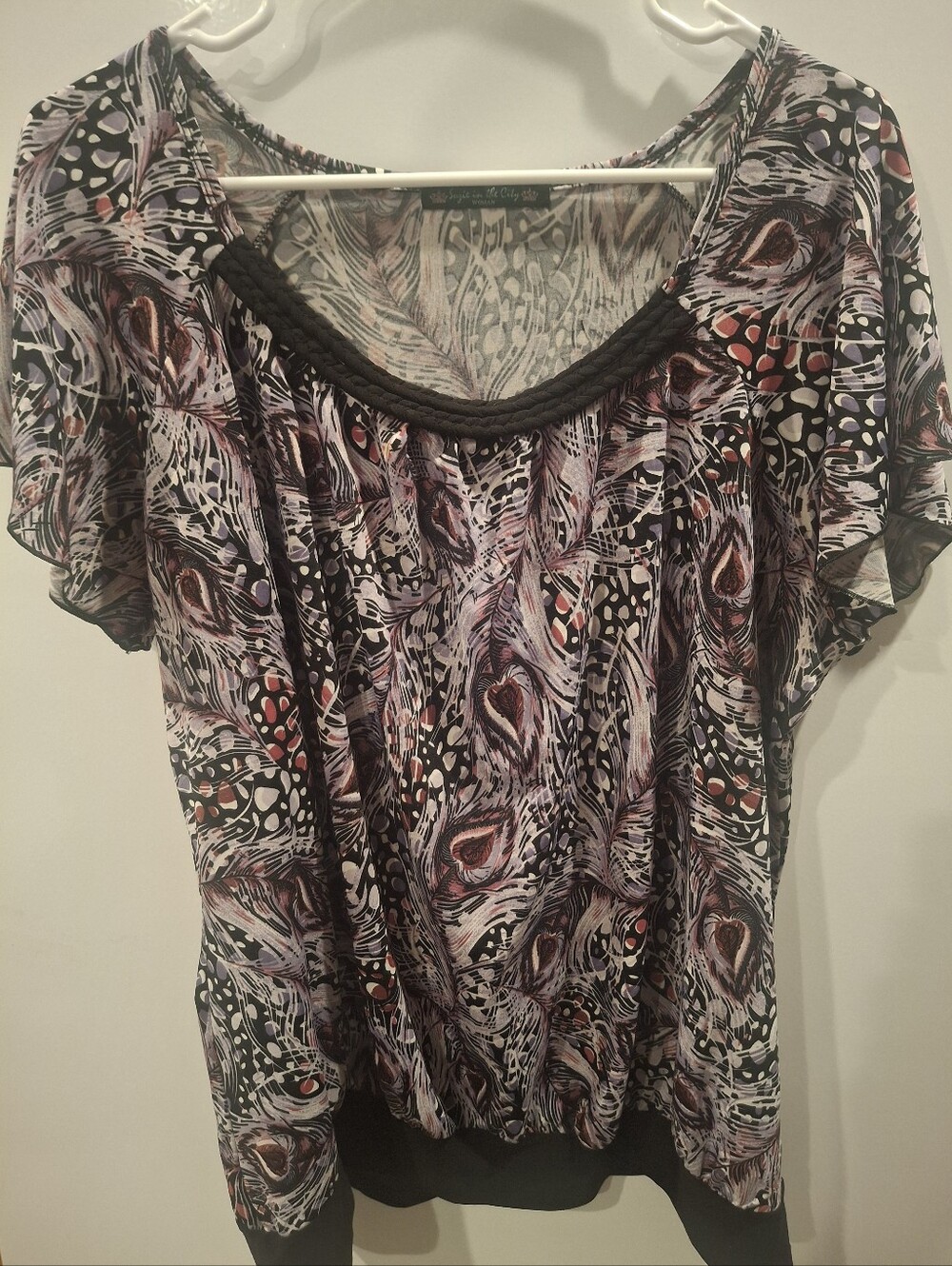Suzie In The City Black & Purple Feather-Print Short Sleeve Blouse